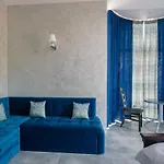 Gaudi Stylish Kro *