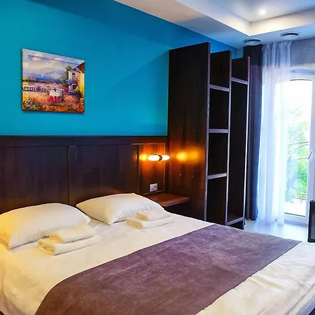 Gaudi Stylish *