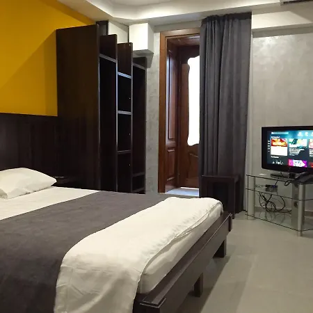 Gaudi Stylish Мини-отель *